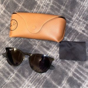 Black Ray-Ban Sunglasses